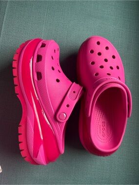CROCS Kids Platform Clog Sandals in Hot Pink